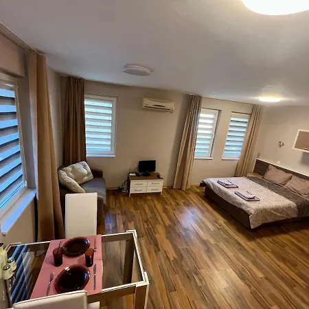 Cozy One-bedroom Near Sea Garden Apartment Burgas City