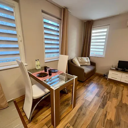 Cozy One-bedroom Near Sea Garden Apartament Burgas
