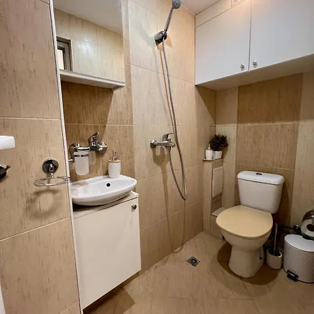 Cozy One-bedroom Near Sea Garden Apartament