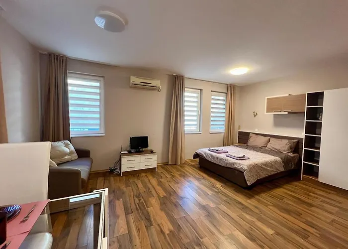 Cozy One-bedroom Near Sea Garden Апартамент *