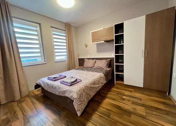 Апартамент Cozy One-bedroom Near Sea Garden Бургас